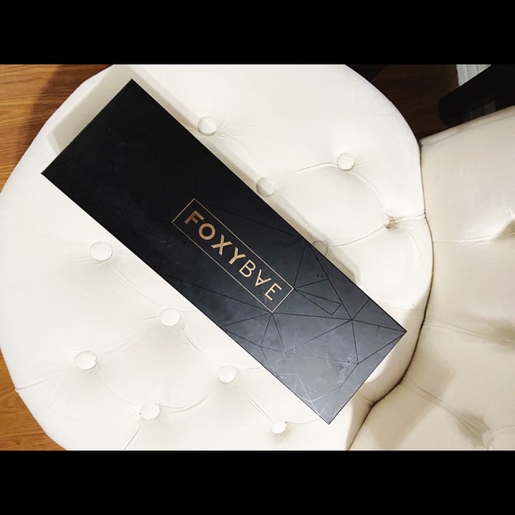 FOXYBAE Straightening Heated Brush - Picture 2 of 3